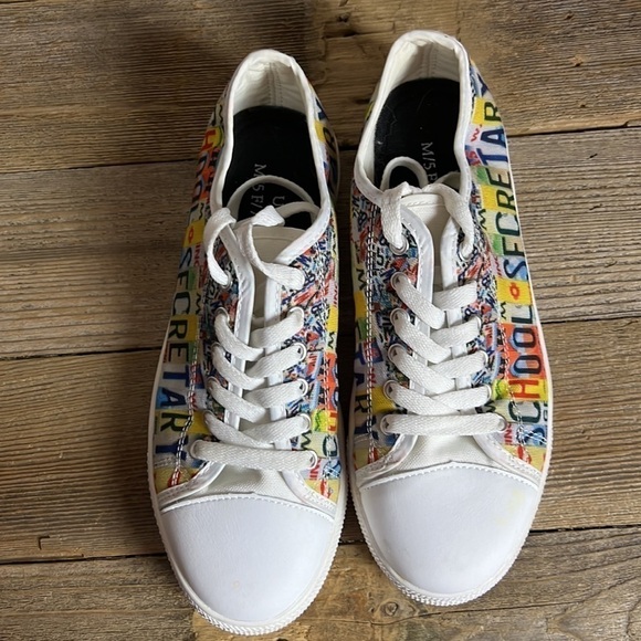 School secretary gym shoes/sneakers. Unisex male size 5 female size 7. EUC - Picture 4 of 6